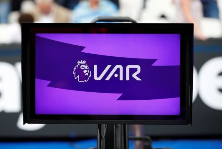 Công nghệ Var trong bóng đá - Định hình lại quy tắc chơi và trận đấu Những lợi ích và thách thức đi kèm với công nghệ Var trong bóng đá